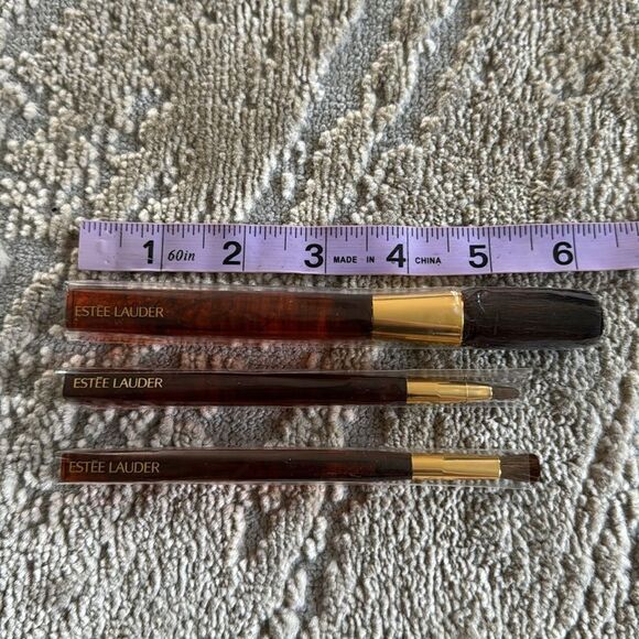 Set of 3. Estee Lauder Makeup Brushes. Blush, eyeshadow, eyeliner/eyebrow, lip - Picture 4 of 4